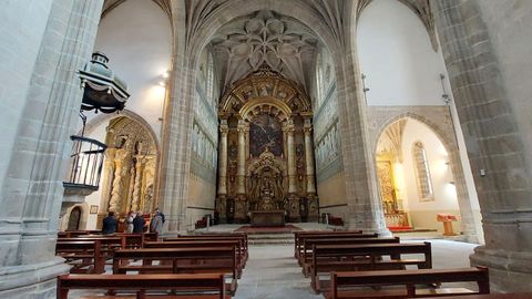 El retablo mayor de la iglesia, una obra del siglo XVIII, fue sometido a una intensa limpieza y presenta un aspecto muy diferente del que ofreci durante muchos aos