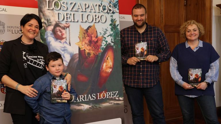 Sonia Arias, primeira pola esquerda, na presentaci� dun dos seus libros na Deputaci�n de Lugo