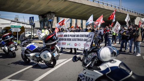 Manifestacin de los trabajadores de Naturgy en A Corua por el cierre del centro de operacin de red 