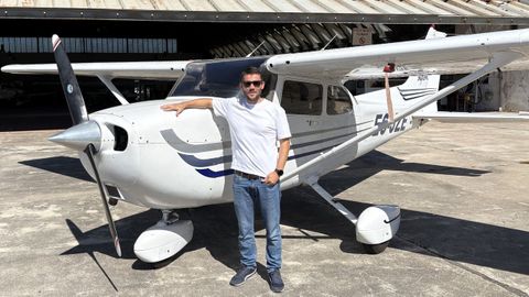 Fran Abelleira, presidente del Aeroclub de Lugo, en el Aer�dromo de Rozas.
