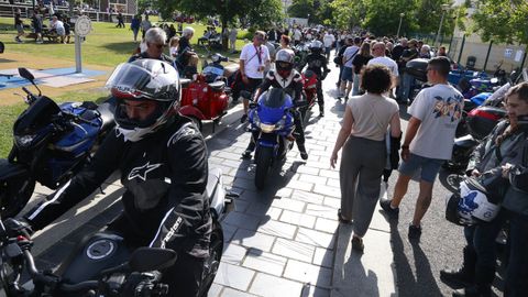 Concentraci�n motera de Os Fojeteiros, en el paseo mar�timo de Xuvia