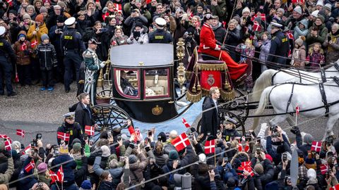 La reina Margarita llegcastillo de Christiansborg en la carroza que usarn, cuando concluya el acto de proclamacin, el rey Federico y su esposa, Mary.