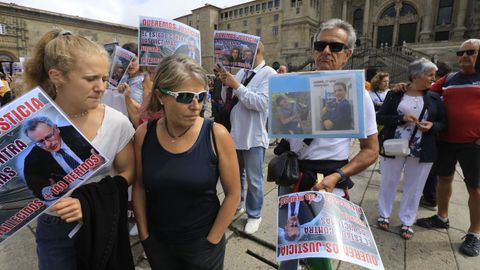 Manifestacin de las vctimas del accidente del Alvia en la plaza del Obradoiro, en julio del ao pasado 
