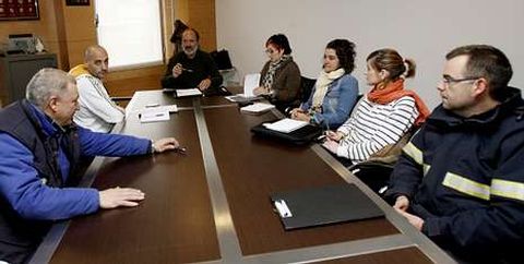 Delegados sindicales y gobierno local hablaron ayer de la regulaci�n de empleo en el Concello.