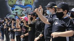 Alumnos del Colegio Men�ndez Pelayo de Lugo interpretan �Terra� de Tanxugueiras en lengua de signos