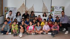 Antelo y Reboreda junto al primer grupo del campamento urbano Aula da Natureza, donde participaron en talleres ambientales, actividades al aire libre y en las instalaciones (desde aprender a construir un refugio a t�cnicas de orientaci�n).