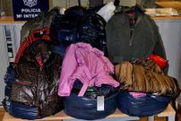 Parte del bot�n intervenido tras los cinco arrestos.