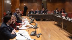 El presidente de la comisin de justicia, Francisco Ayala (3i), durante una ponencia de la Comisin de Justicia sobre la Proposicin de Ley Orgnica de Amnista, en el Palacio del Senado.