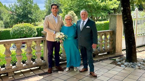 Doval hasta realizó tres ceremonias para conmerar las bodas de oro de otras tantas parejas