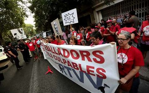 Los trabajadores de RTVV protestaron a las puertas del consejo de administraci�n.