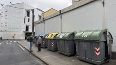Reagrupaci�n de los contenedores de basura en el entorno del mercado de Ribeira