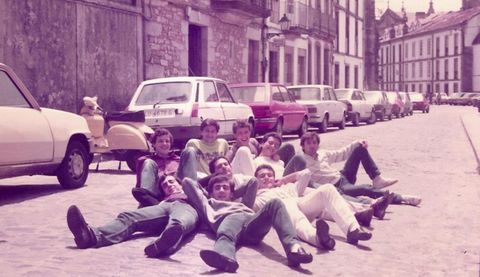 Estudiantes alojados en el Hostal Moure en los aos 1982-1983