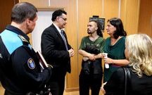 Flores estuvo acompa�ado en la reuni�n del jefe de la Polic�a Local.