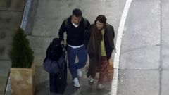 Jota Cabrera y Sara Carbonero llegaron anoche a Madrid tras la operaci�n de urgencia de la periodista