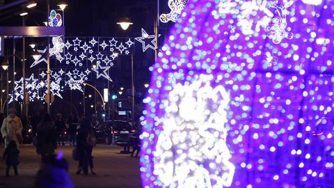 LUCES DE NAVIDAD EN OURENSE.En la ciudad, el alumbrado navideos se encendi en la vspera del puente de la Constitucin