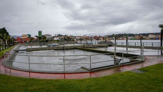Del sistema de saneamiento de Boiro se retiran al año unas 80 toneladas de residuos impropios, como las toallitas.