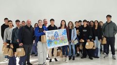 Comunidad del IES Pedra da Aguia, con el trabajo premiado. 