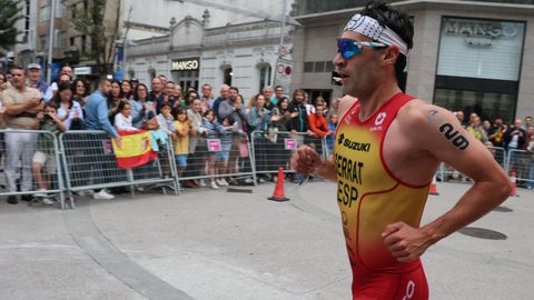 El triatleta vigu�s Antonio Serrat, en la final de las Series Mundiales que se disput� en Pontevedra