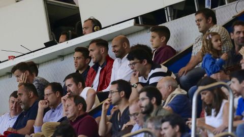 Lucas, siguiendo el partido en el palco de Riazor