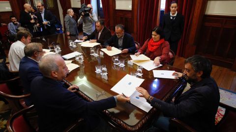 Firma de la Declaracin de Mara Pita con alcaldes da comarca para impulsar rea metropolitana