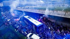 La aficin azul recibe al autobs del Oviedo en la ltima jornada liguera disputada en Eibar