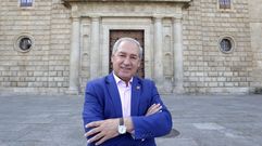 Jos� Tom�, aspirante a un terceiro mandato consecutivo, diante do Colexio do Cardeal