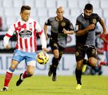 Jonathan Valle controla el bal�n en un lance del duelo del domingo contra el Sabadell. 