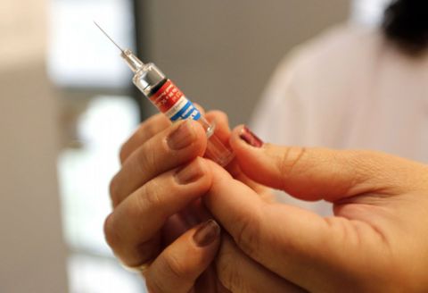 Las embarazadas gallegas ya reciben, si lo desean, la vacuna contra la gripe. 