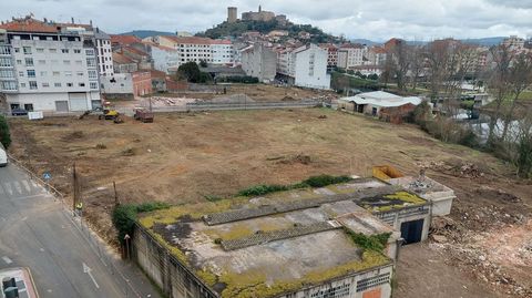 En primer t�rmino, el anexo de la antigua f�brica de curtidos que deber� ser demolido