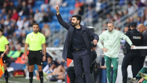 Romo dando indicaciones en el Heliodoro Rodr�guez L�pez. 