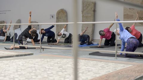 Clase de yoga en el Museo Provincial