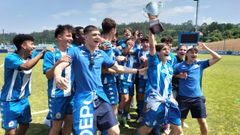 Los jugadores del Juvenil B festejan el t�tulo de Liga Nacional