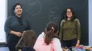 Dos auxiliares de conversaci�n en un centro educativo de Ferrol (foto de archivo)