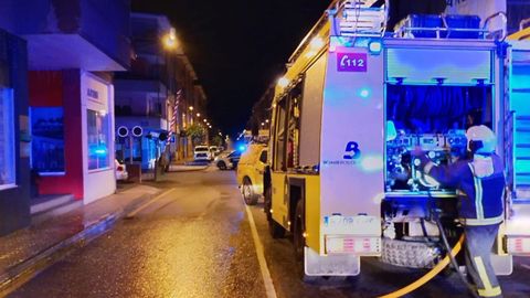 Incendio de una vivienda registrada en el segundo piso de un edificio de cuatro alturas ubicado en la avenida La Vega de Santiago, en Posada, Llanes