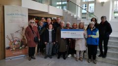Cheque de los voluntarios de Espazo+60 a la Cocina Econ�mica