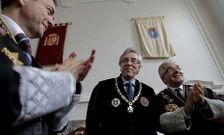 Cadenas, con la Cruz de Honor de la Orden de San Raimundo de Peafort, con Gonzalo Moliner.