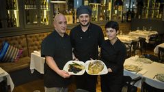 Parte del equipo, con una muestra de sus platos