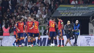 Los jugadores de la selecci�n espa�ola, celebrando uno de sus goles ante Inglaterra.