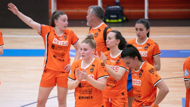 Laura Barranco, Macarena y Lara, en primer t&eacute;rmino tras un partido en el Vista Alegre.