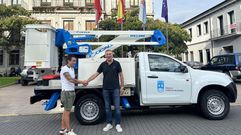 Aurentino Alonso recibi� el nuevo veh�culo municipal.