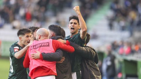 Los suplentes también se sumaron a la euforia con los dos últimos tantos del Racing.