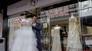 Brais Palmero en la tienda de novias que acaba de abrir en Cuatro Caminos