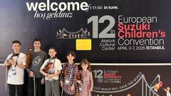 Los alumnos de Santiago presentes en la 12� Convenci�n Infantil Europea Suzuki. De izquierda a derecha: Diego, de 12 a�os; �lvaro, de 14; Alba, de 12; Sophie, de 9; y Ellia, de 7