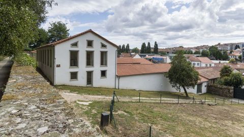 El centro funcionar� en la que fuera la antigua curtidur�a de Belv�s, adaptada hace a�os como Centro de Interpretaci�n Ambiental, y acondicionada ahora para su nueva funci�n.