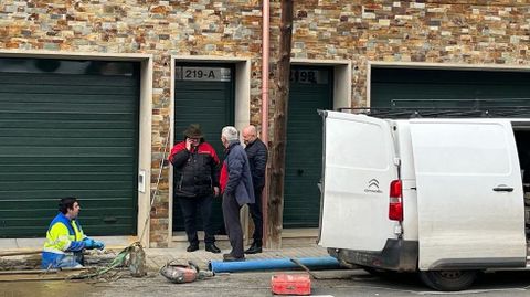 Reparaci�n de una aver�a de agua en Monforte, en una imagen de archivo