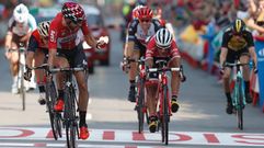 El ciclista belga del equipo Lotto Soudal, Thomas de Gendt (i), se ha proclamado el vencedor de la decimonovena etapa de la Vuelta Ciclista a Espa�a