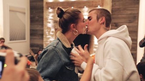 El cantante Justin Bieber, junto a su esposa Hailey Bieber.