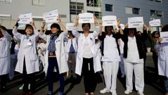 Concentraci�n en el Chuac en apoyo a la auxiliar Teresa Romero