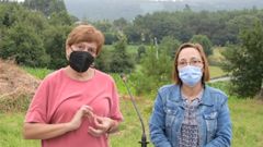 Mar�a Xos� Su�rez e Rosana P�rez na parroquia de Santo Ourente, nas inmediaci�ns do monte da Pena