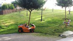 El Concello de Barbad�s adquiri� un tractor y una plataforma para el mantenimiento de parques y jardines.